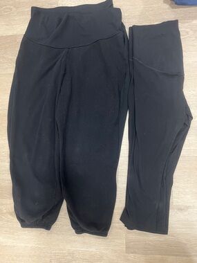 Old Navy Black Maternity jogger 2 pairs and 2 leggings - Size Medium